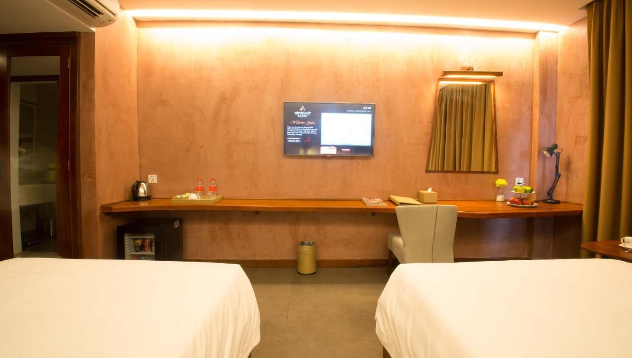 Almond Hotel Bassac River Phnom Penh Exterior foto